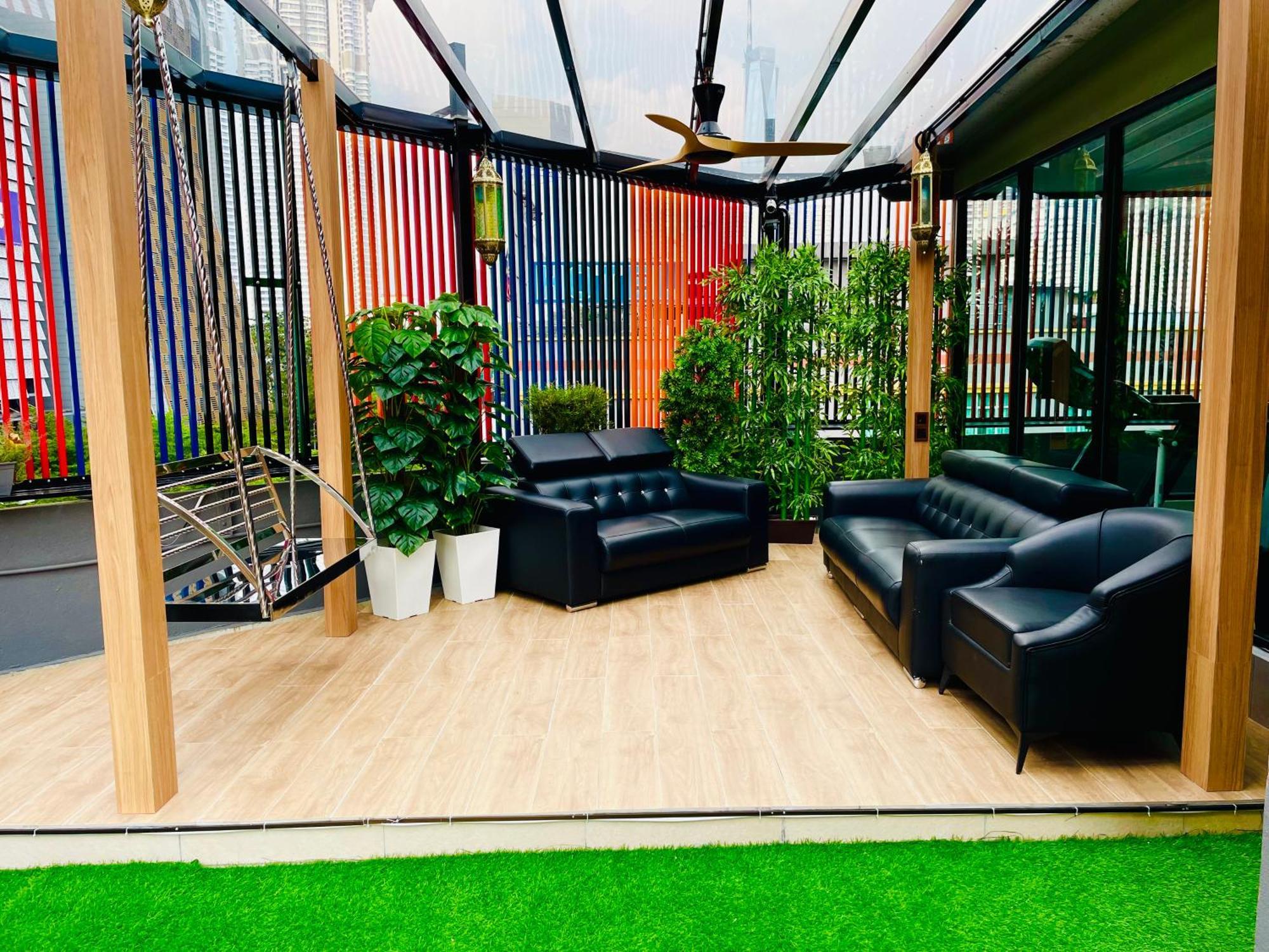 Deluxe Family Room