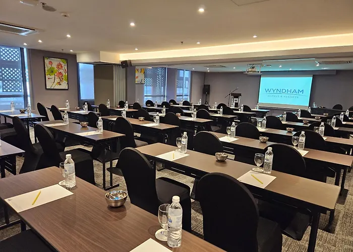 Days Hotel & Suites By Wyndham Kl - Chan Sow Lin Mrt Or Lrt Kuala Lumpur